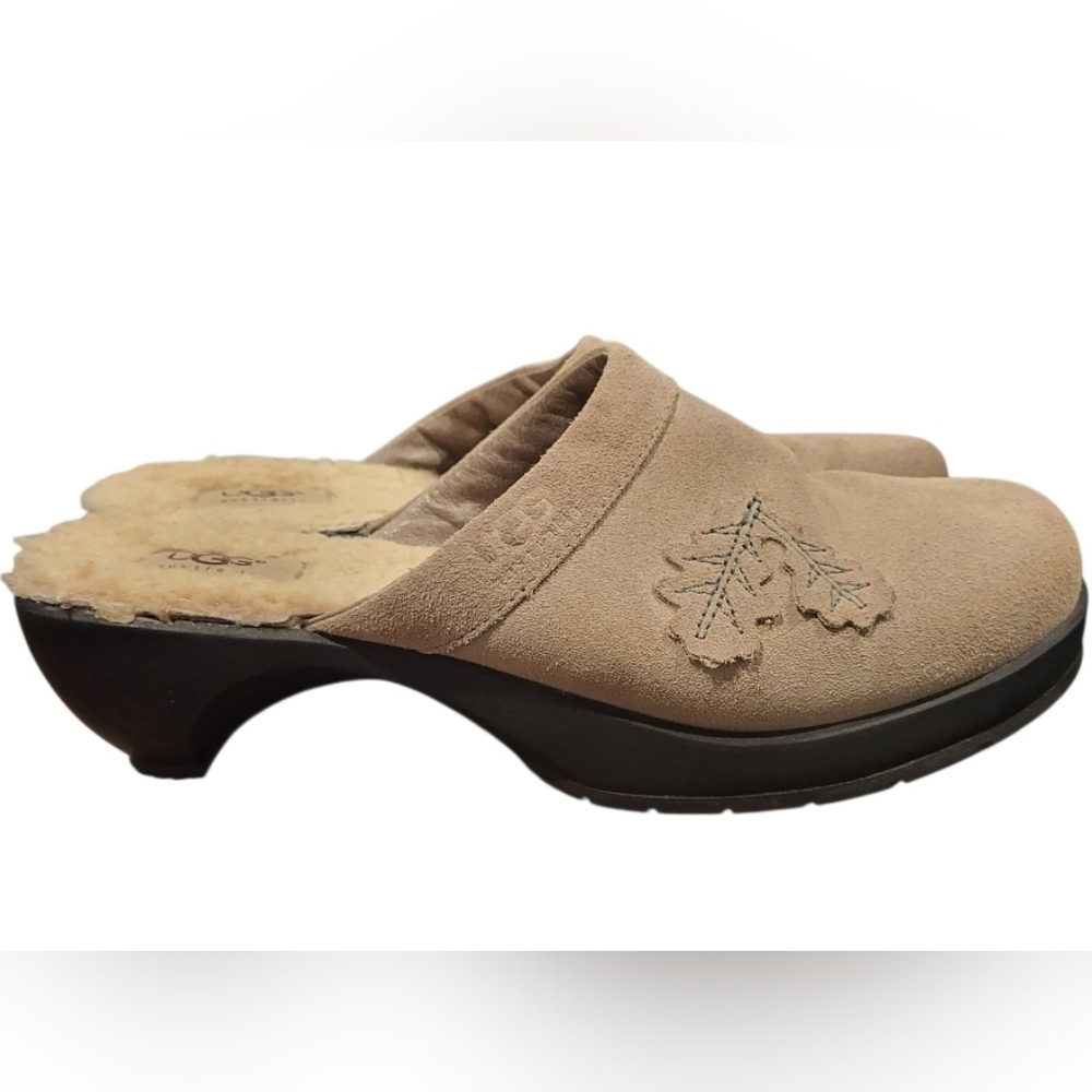 UGG Australia Beige Suede Shearling Lined Heeled Clogs Mules Leaf Design Size 10